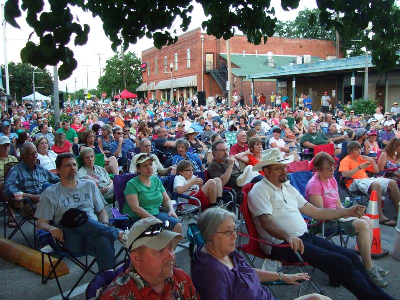 photo of fans at Josh Weathers Band Concert
